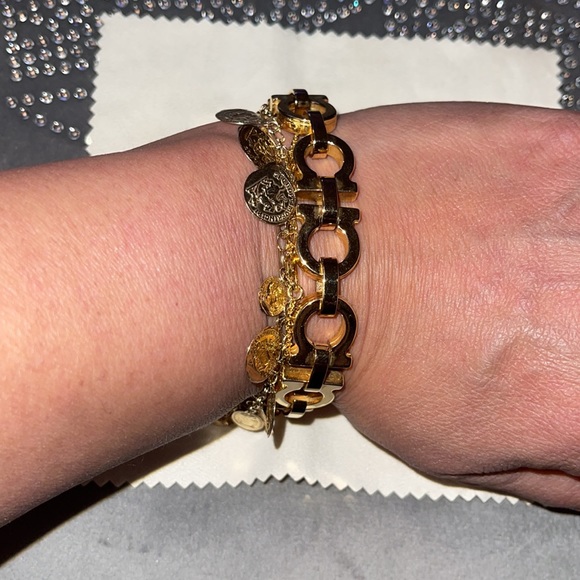Preloved Salvatore Ferragamo bracelet great condition comes with dust only . - Picture 3 of 12